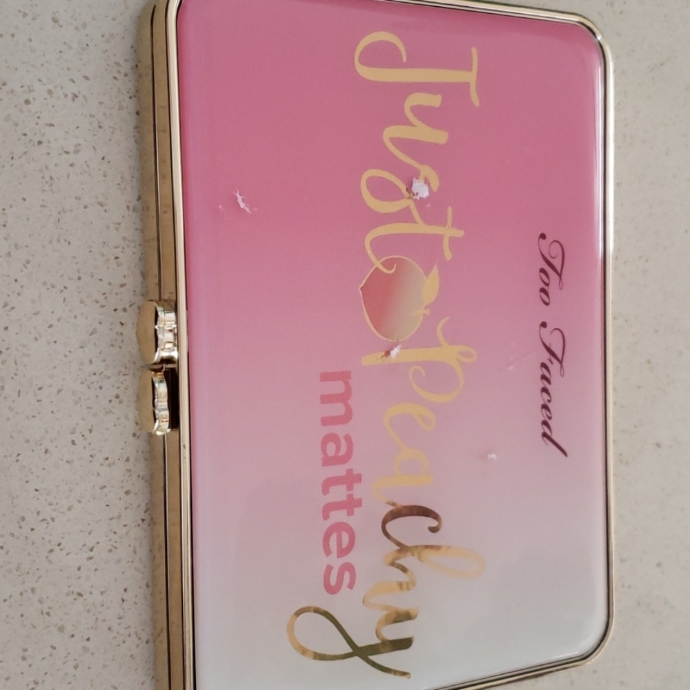 Too Faced Just Peachy matte palette